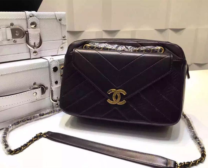 Camera Case Chanel medio a spina di pesce trapuntato agnello nero con una crociera rimovibile Pouch