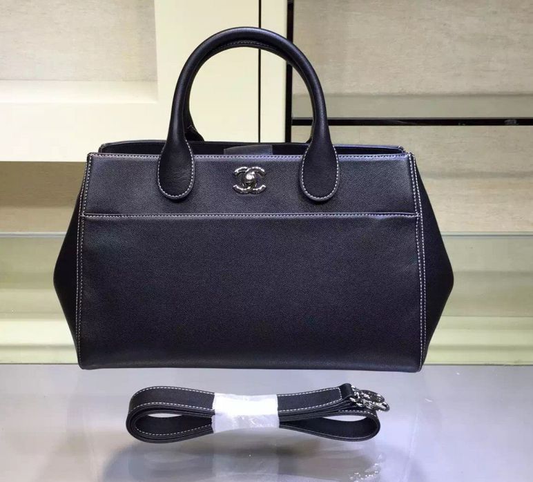 Chanel A93126 STAMPATO vitello borse per la spesa con la spalla cinturino nero AUTUNNO INVERNO