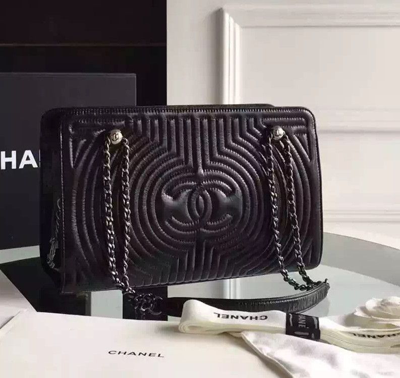 Chanel Piccola geometrica Wa x vitello Tote Black Spring