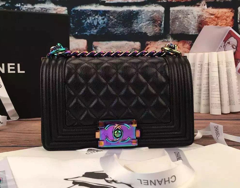 borse Chanel in pelle di vitello iridescente Boy Flap Nero Cruise