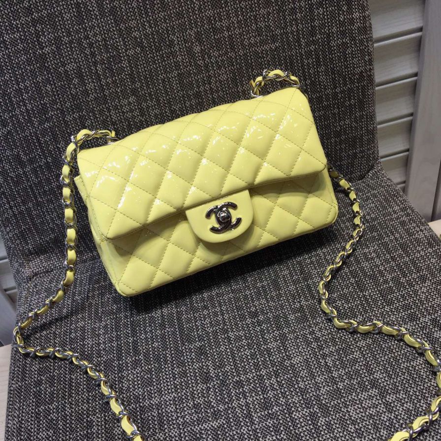 Chanel Giallo Patent Leather Borse piccole Classic Flap