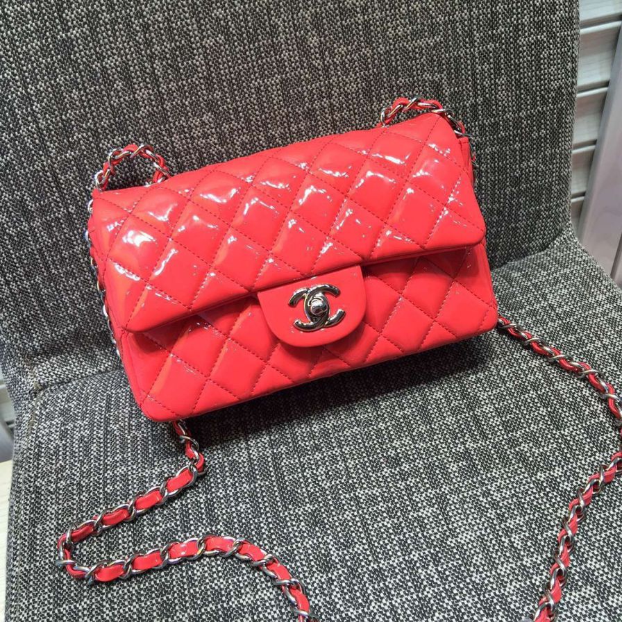 Chanel in pelle verniciata rossa Borse piccole Classic Flap