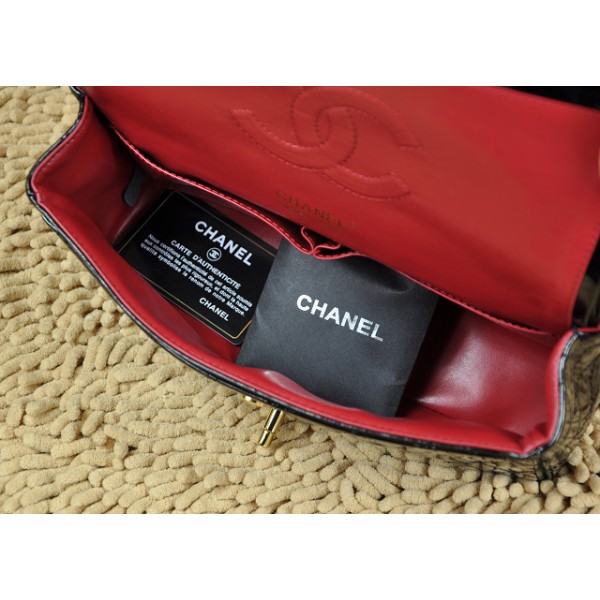 Chanel Flap Bag A01112 In Vernice Nera Con Hardware Oro