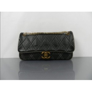 Borse Chanel Flap A66525 In Pelle Di Vitello Nera Con Old Gold H