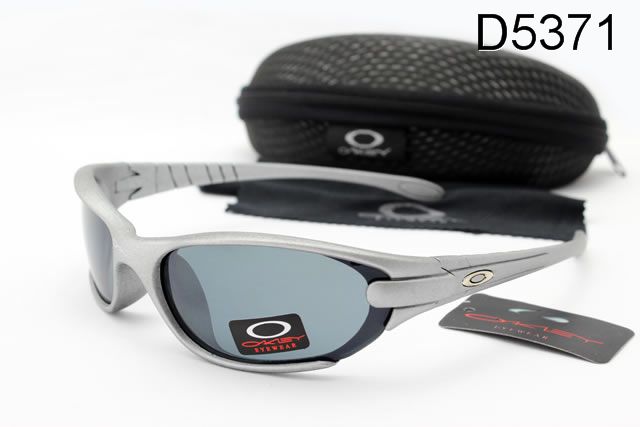 Oakley Active Occhiali Da Sole Argento Grigio Telaio