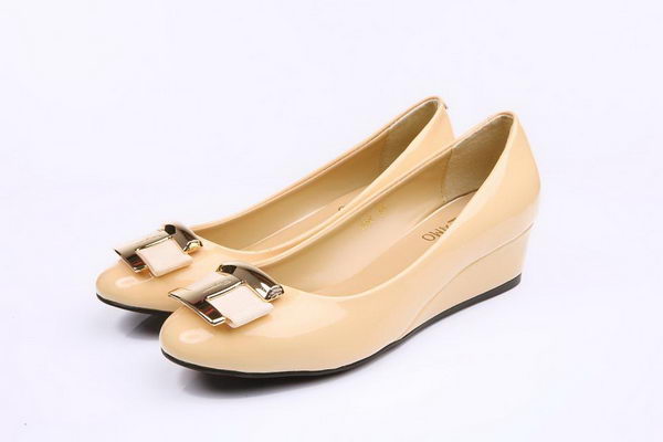 Salvatore Ferragamo Patent Leather Pump FL0461 Apricot