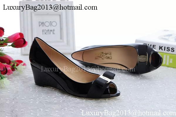 Salvatore Ferragamo Pump Patent Leather FL0606 Black