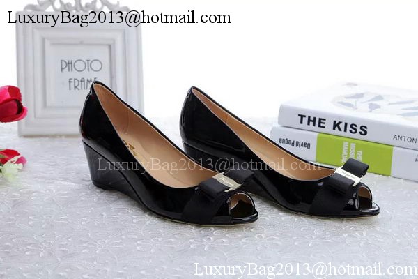 Salvatore Ferragamo Pump Patent Leather FL0606 Black