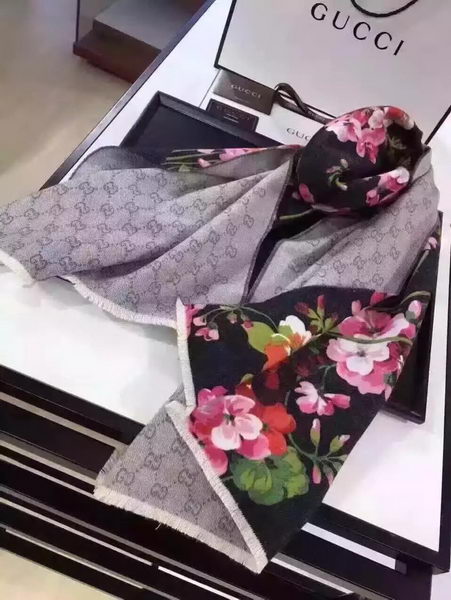 Gucci Scarf GG8311