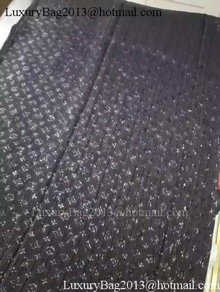 Louis Vuitton Scarf LV8320