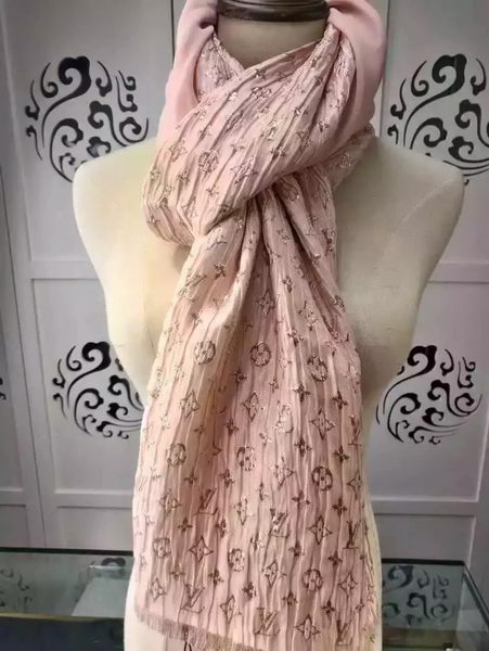 Louis Vuitton Scarf LV8322