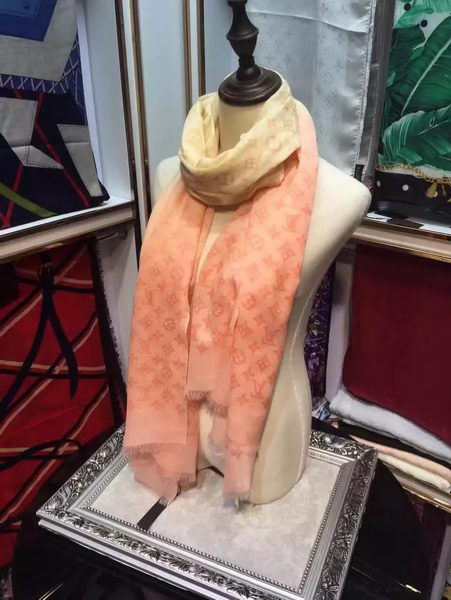 Louis Vuitton Scarf LV8334