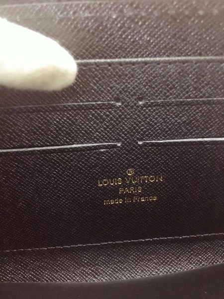 Louis Vuitton Epi Leather Leather Zippy Wallet M62067 Black