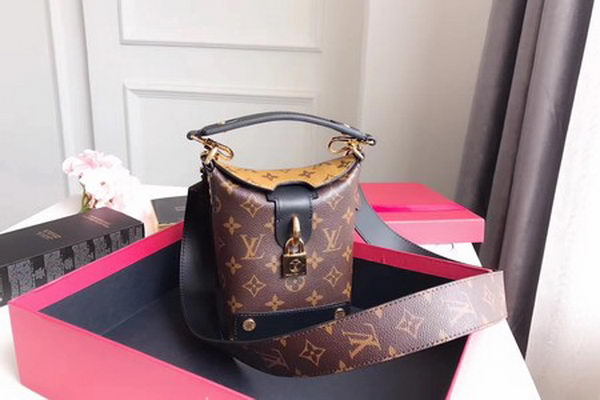 Louis Vuitton Monogram Canvas Shoulder Bag M51178