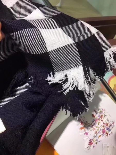 Burberry Cashmere Scarf BU1105C