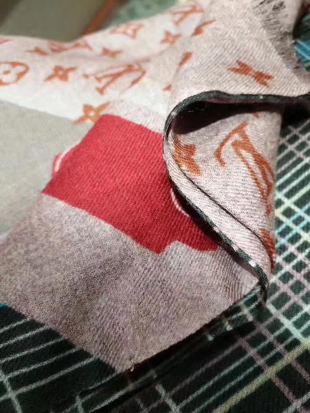 Louis Vuitton Cashmere Scarf LV1101C