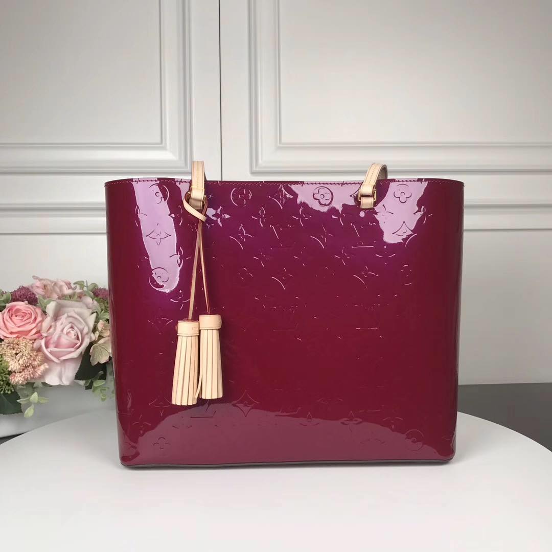 Louis Vuitton Monogram Vernis M90475 red