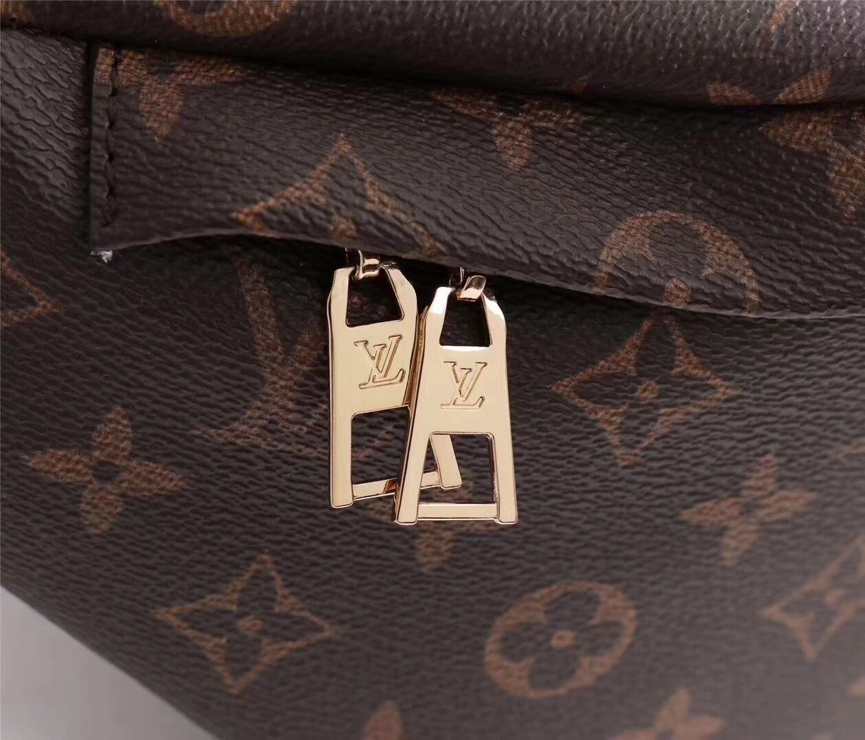 Louis Vuitton Monogram Canvas BUMBAG 43644