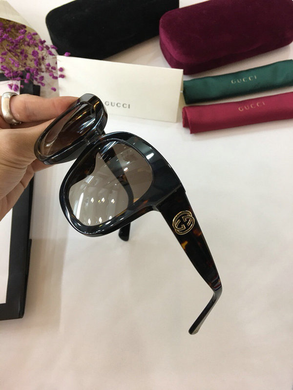 Gucci Sunglasses GGS150272G300