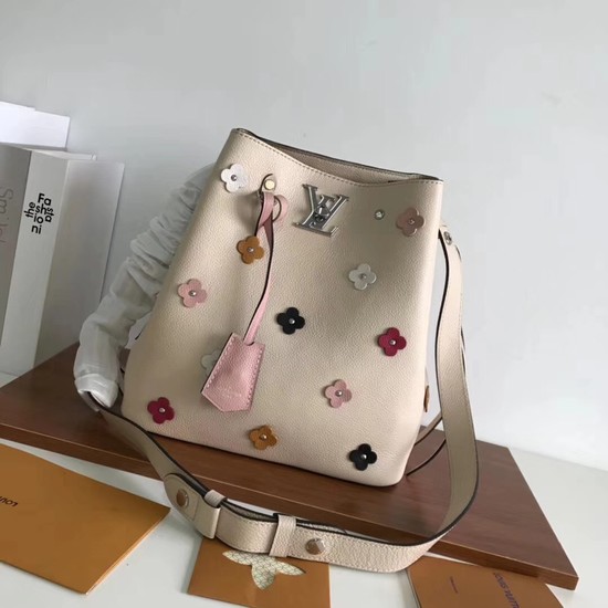 Louis vuitton original lockme bucket 53081 cream