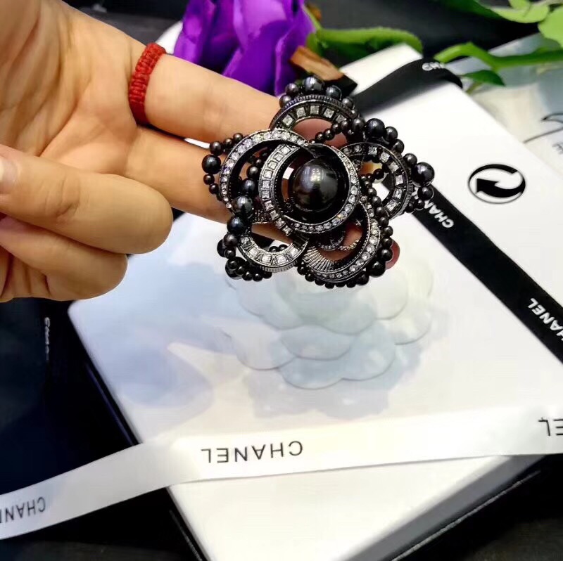 Chanel Brooch 44588