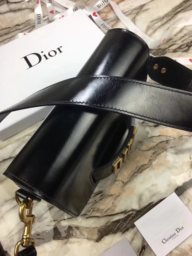 DIO(R)EVOLUTION FLAP BAG WITH SLOT HANDCLASP IN BLACK CRINKLED CALFSKIN WITH BOHO STRAP