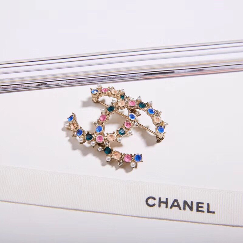 Chanel Brooch 18200