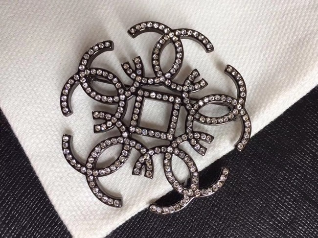 Chanel Brooch 18252