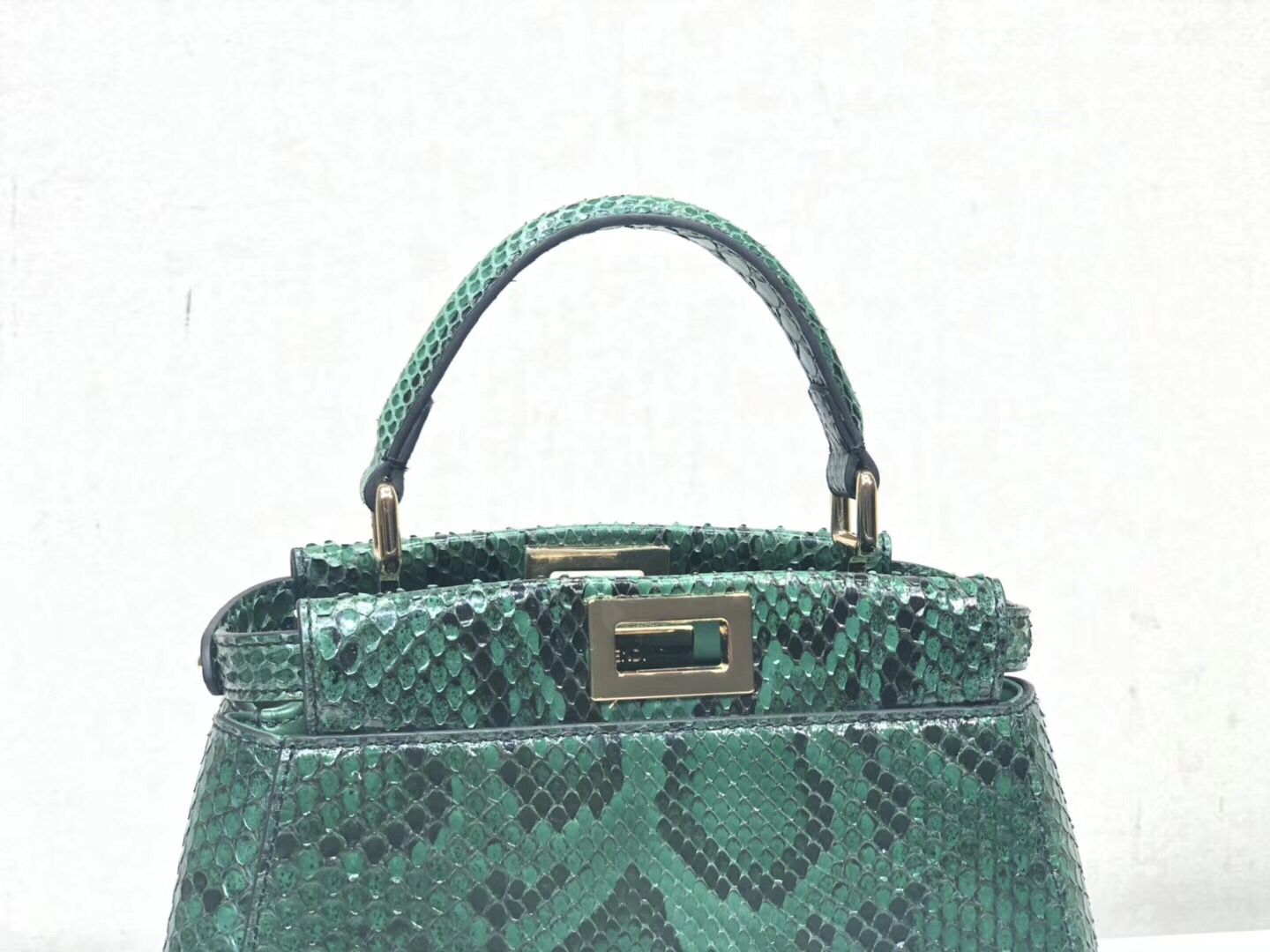 Fendi MINI PEEKABOO Handbag python 8BN244K green