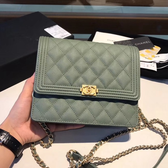 Boy chanel clutch with chain A84433 green