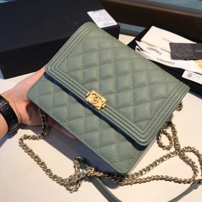 Boy chanel clutch with chain A84433 green