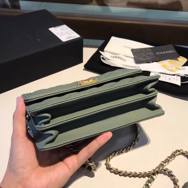 Boy chanel clutch with chain A84433 green