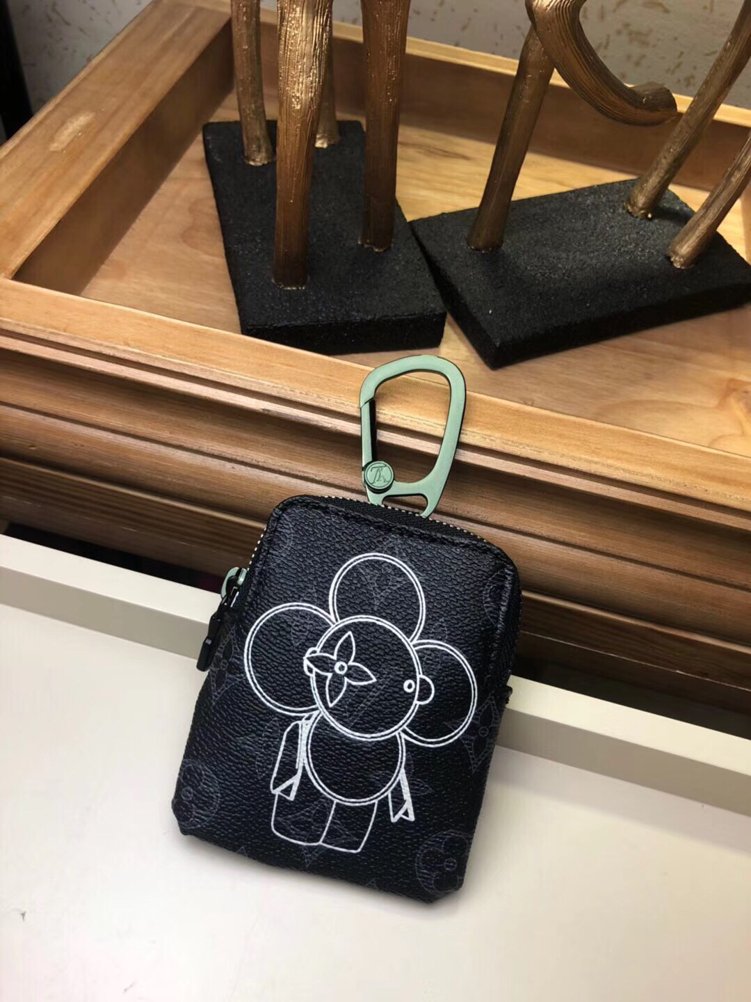 Louis Vuitton Keychain LV122609