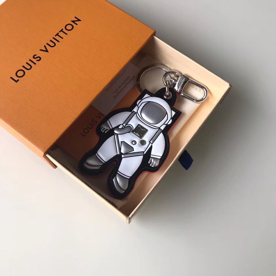 Louis Vuitton Keychain LV122621