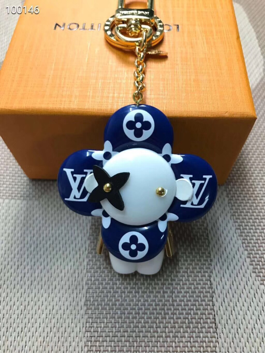 Louis Vuitton Keychain LV122636