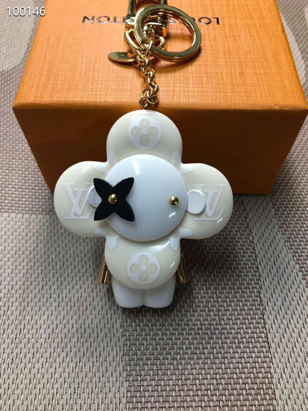 Louis Vuitton Keychain LV122637