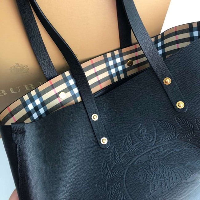 BURBERRY Embossed crest leather tote 13134 black