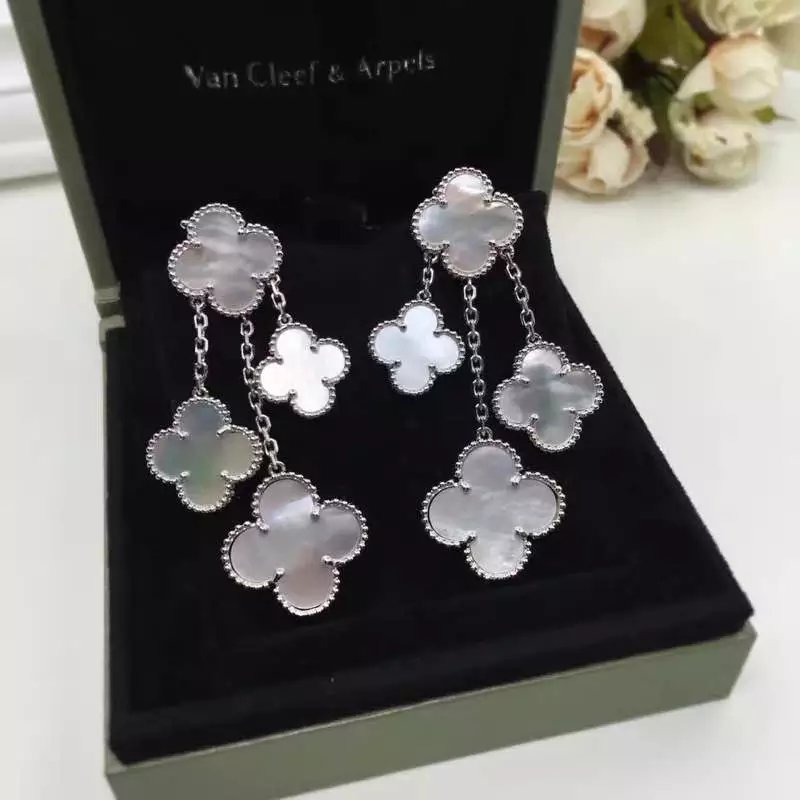 Van Cleef & Arpels Earrings V192040