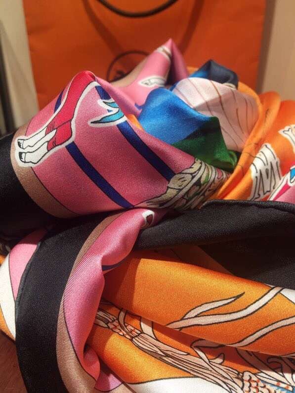 Hermes Scarf in silk twill with hand rolled edges H2560