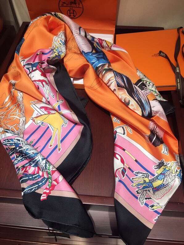 Hermes Scarf in silk twill with hand rolled edges H2560