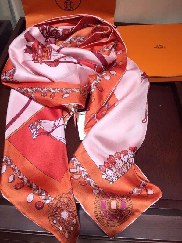 Hermes Scarf in silk twill with hand rolled edges H2564