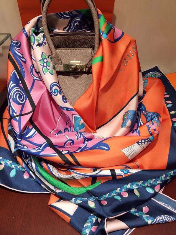 Hermes Scarf in silk twill with hand rolled edges H2567