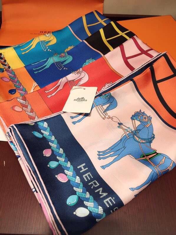 Hermes Scarf in silk twill with hand rolled edges H2567