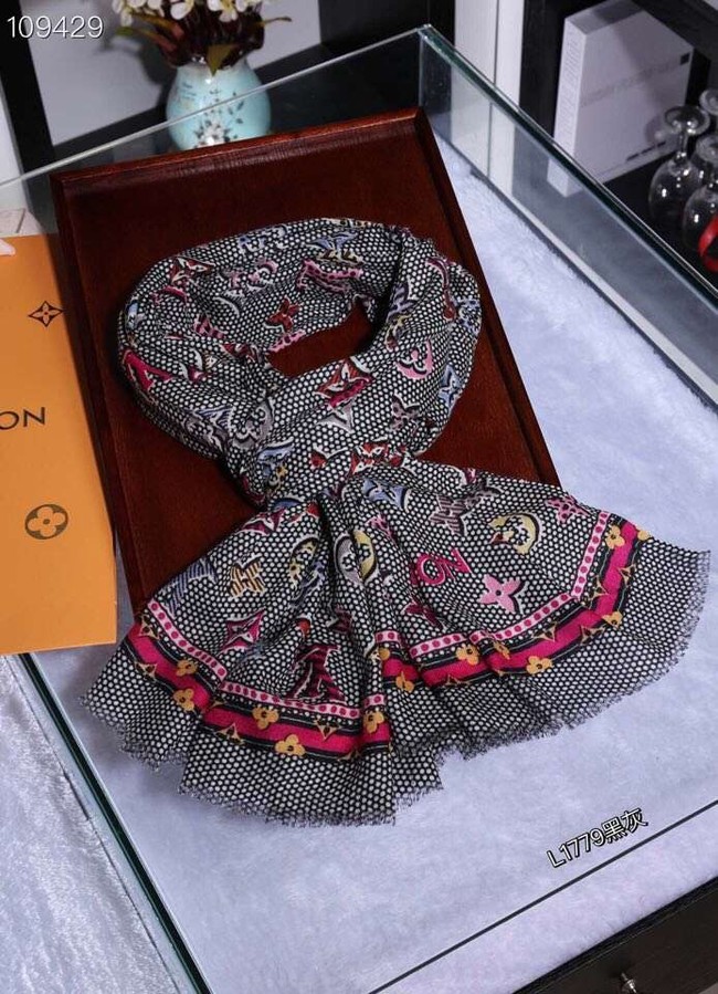 Louis Vuitton silk Scarf M71430