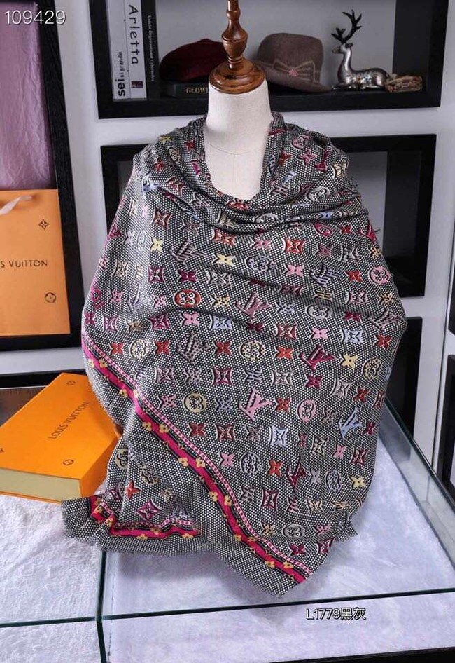 Louis Vuitton silk Scarf M71430