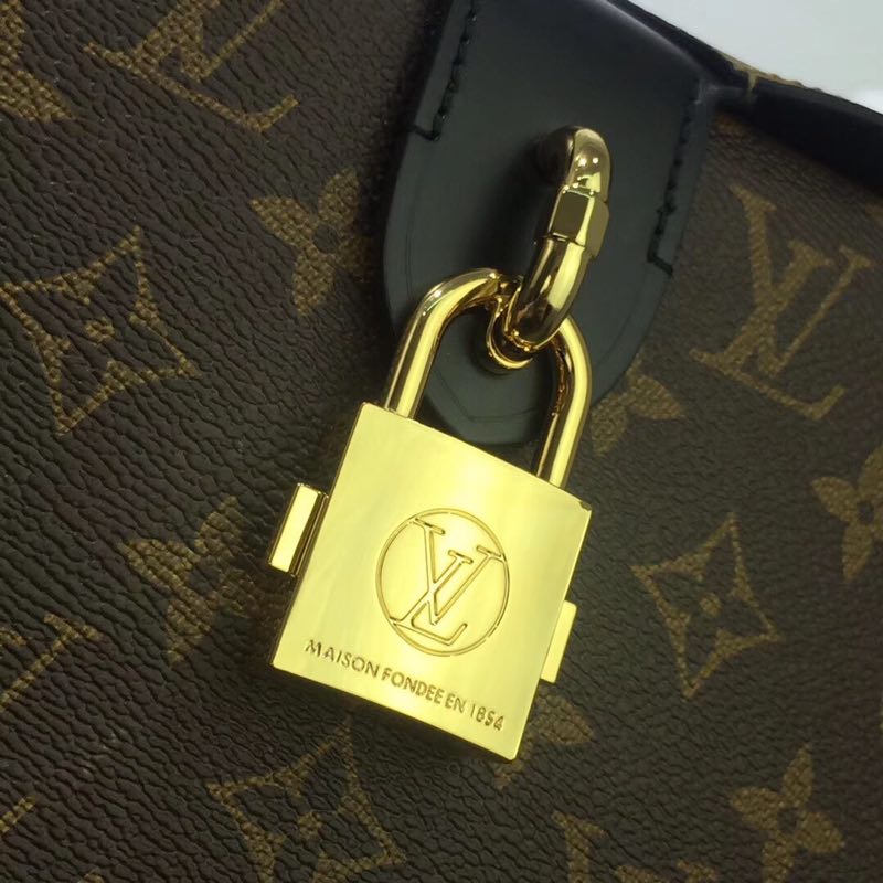 Louis Vuitton Monogram Canvas Shoulder Bag M51177