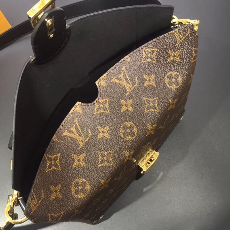 Louis Vuitton Monogram Canvas Shoulder Bag M51177