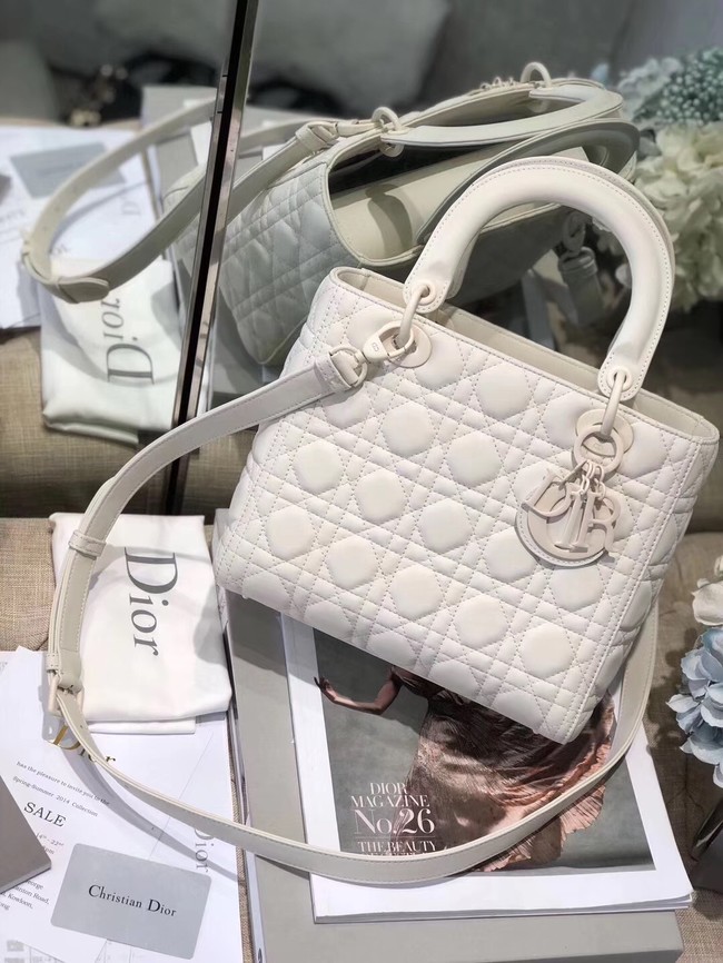 LADY DIOR ULTRA-MATTE MEDIUM BAG M0565IL white