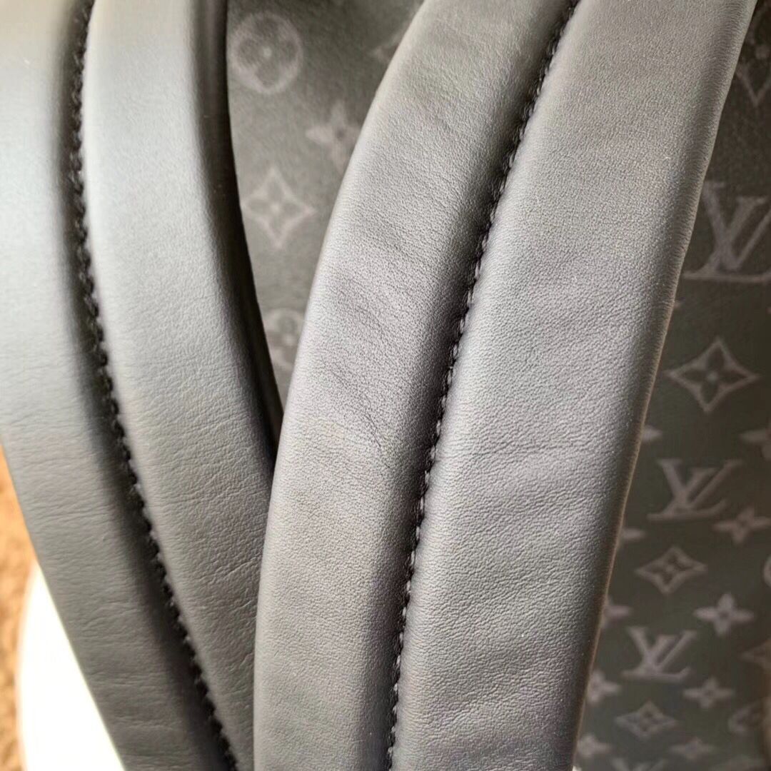 Louis vuitton original Discovery knapsack M30230 black