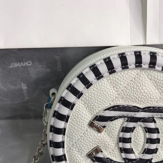 Chanel Original Clutch with Chain B81599 white